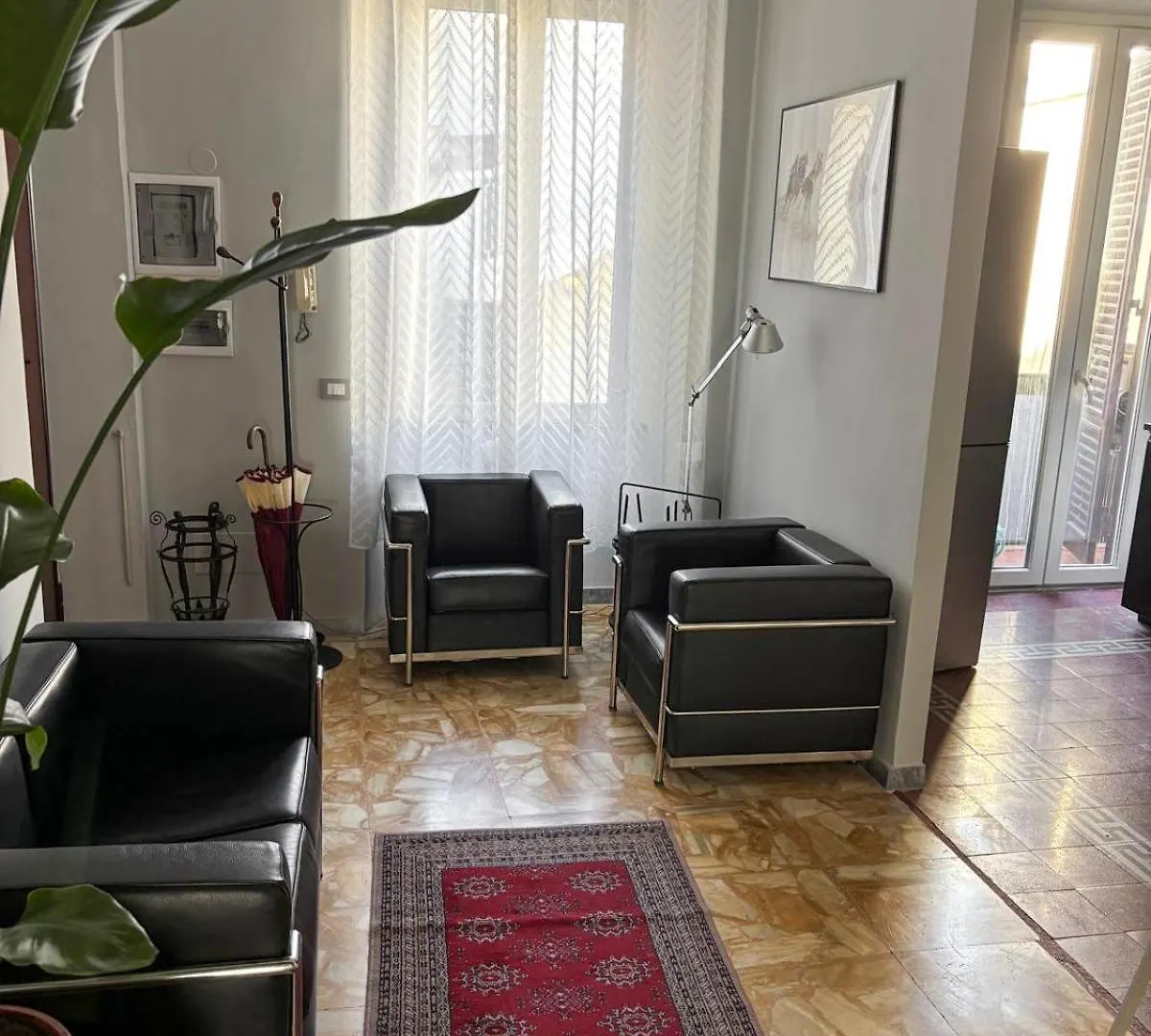 Attico Mugnai - Stylish Penthhouse In Rome Apartment